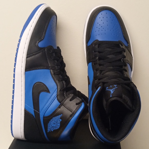 Air Jordan 1 mid (m 10.5)